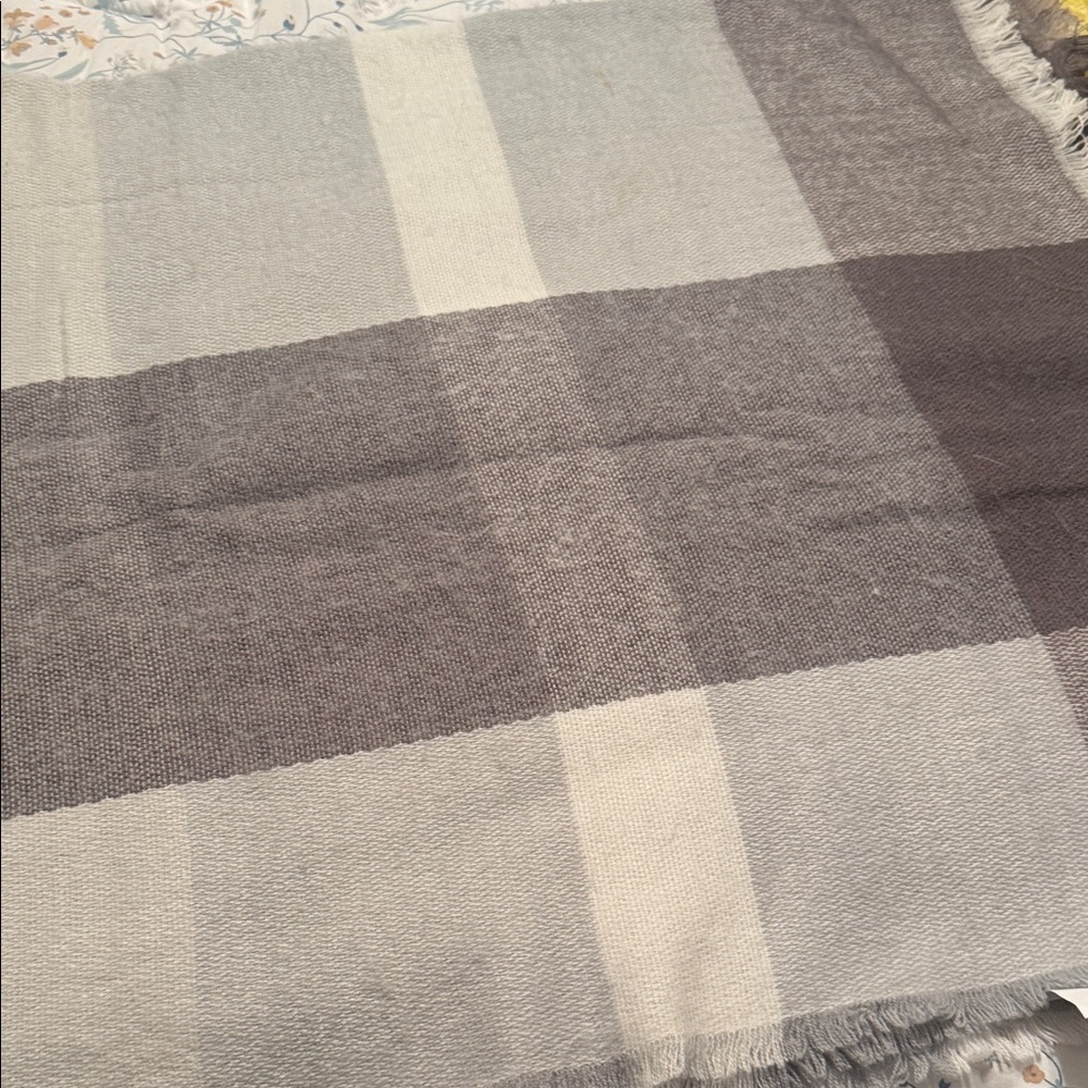 Elegant Checkered Throw Blanket - Gray and Cream